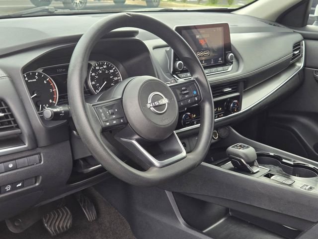Used 2024 White Nissan SV image 17
