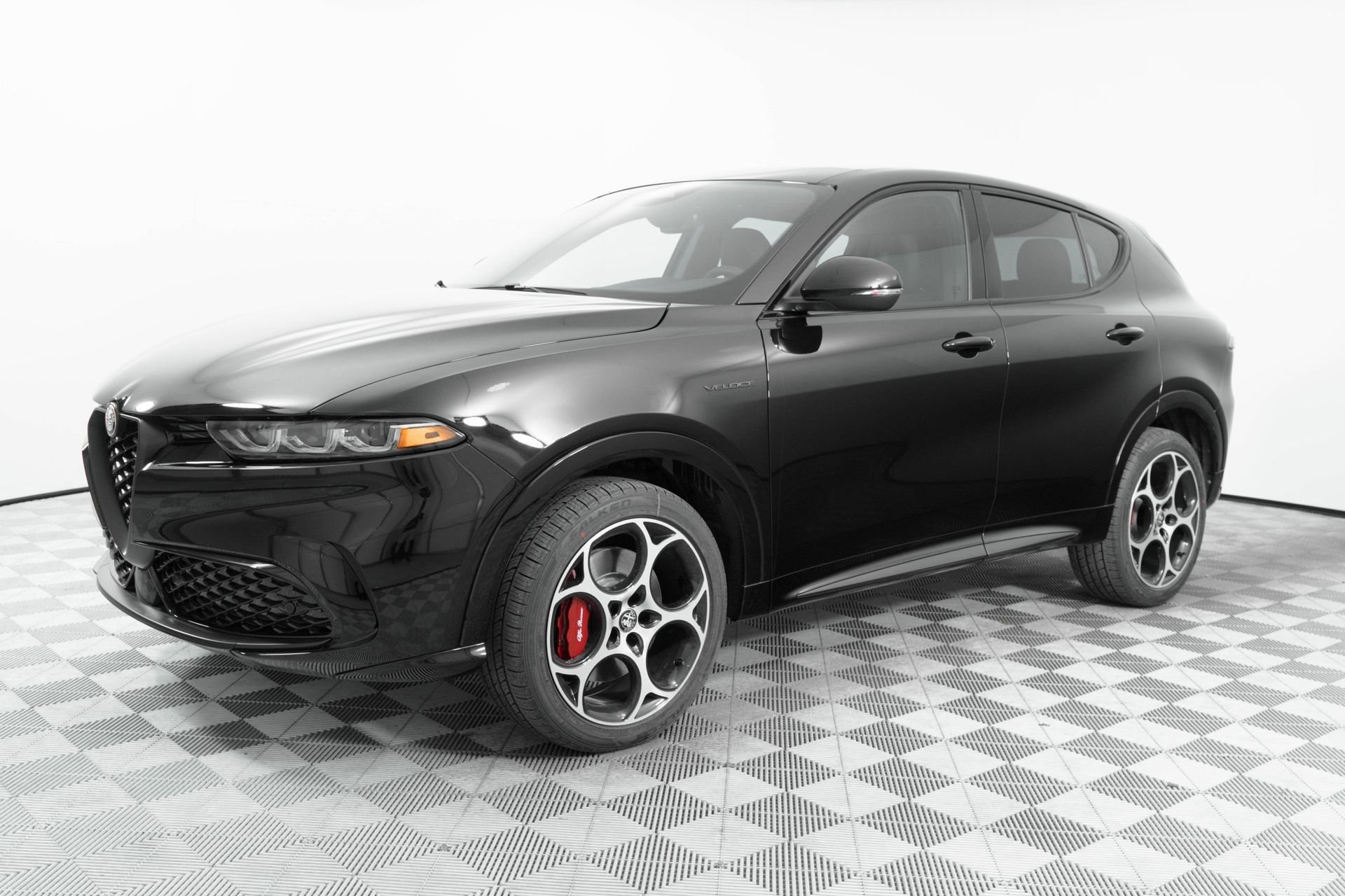 New 2025 Alfa Black Exterior Paint Alfa Romeo Base image 3