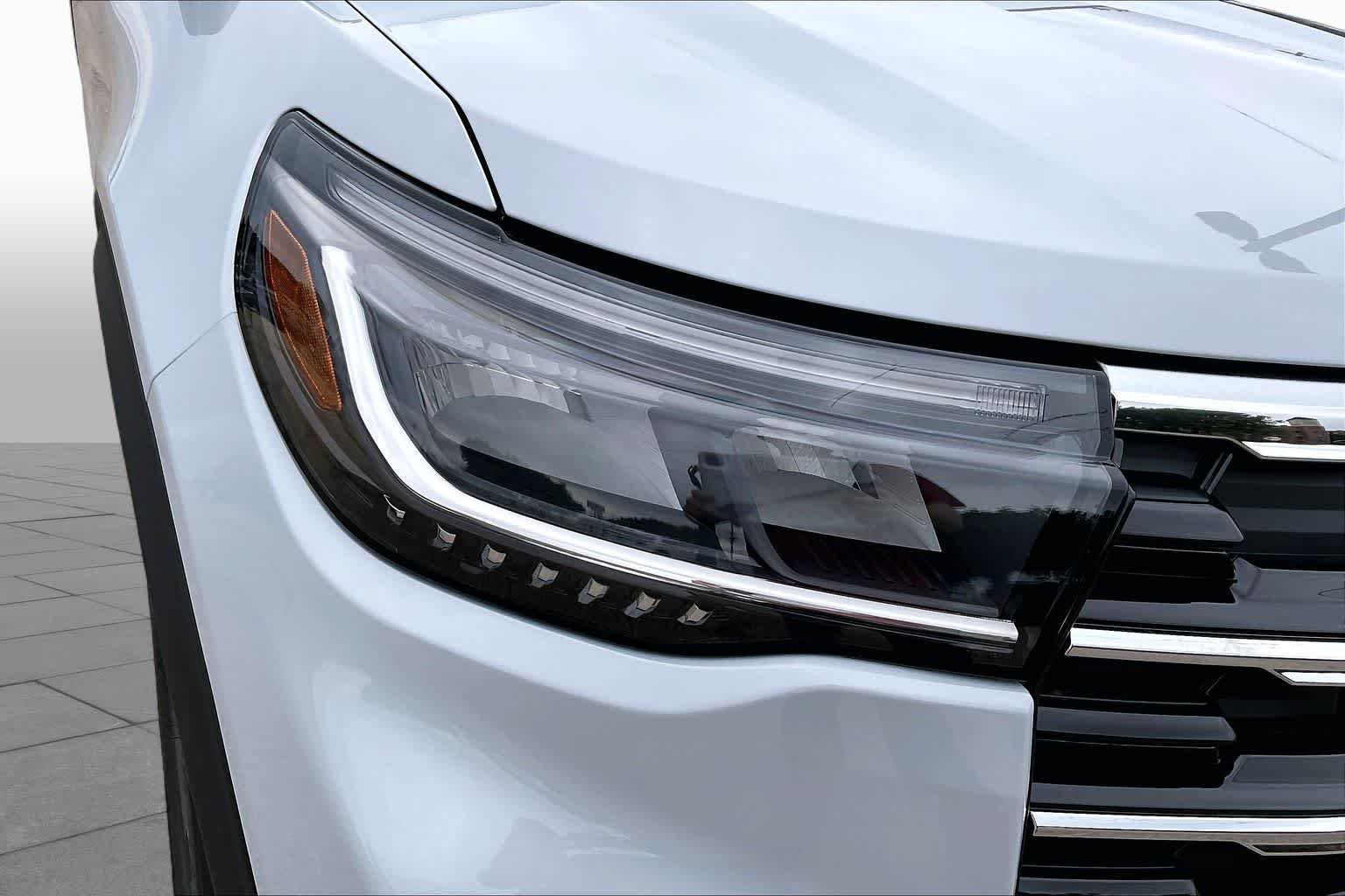 New 2026 Space White Metallic Ford Active image 13