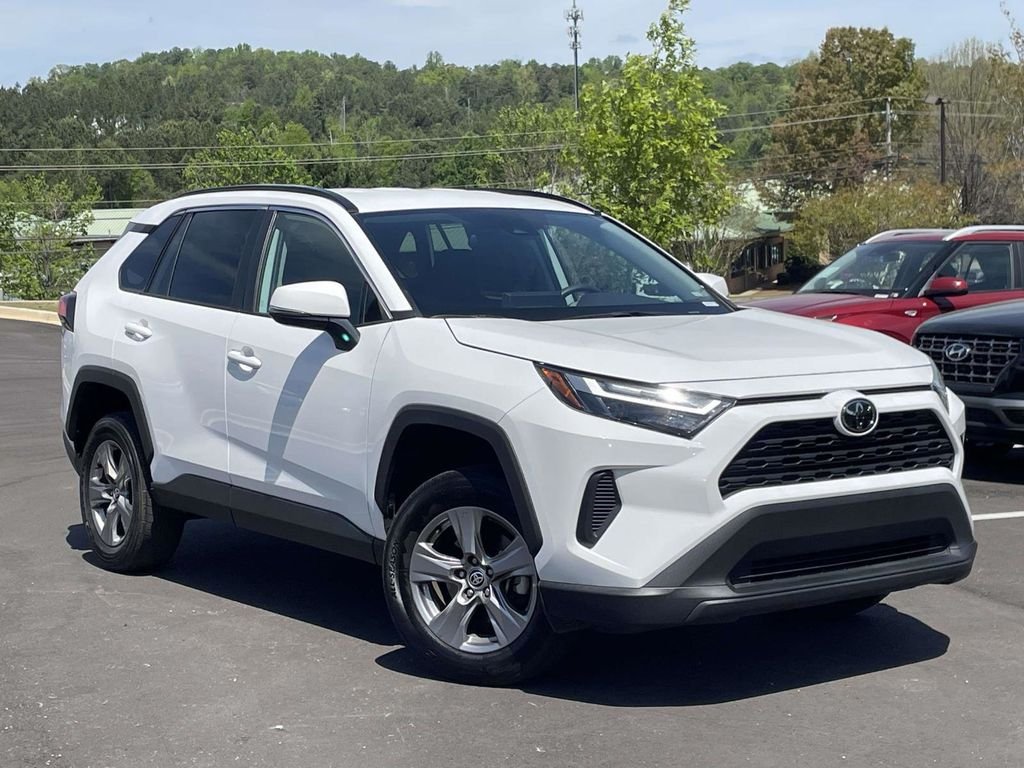 2024 Toyota RAV4 XLE FWD's photo