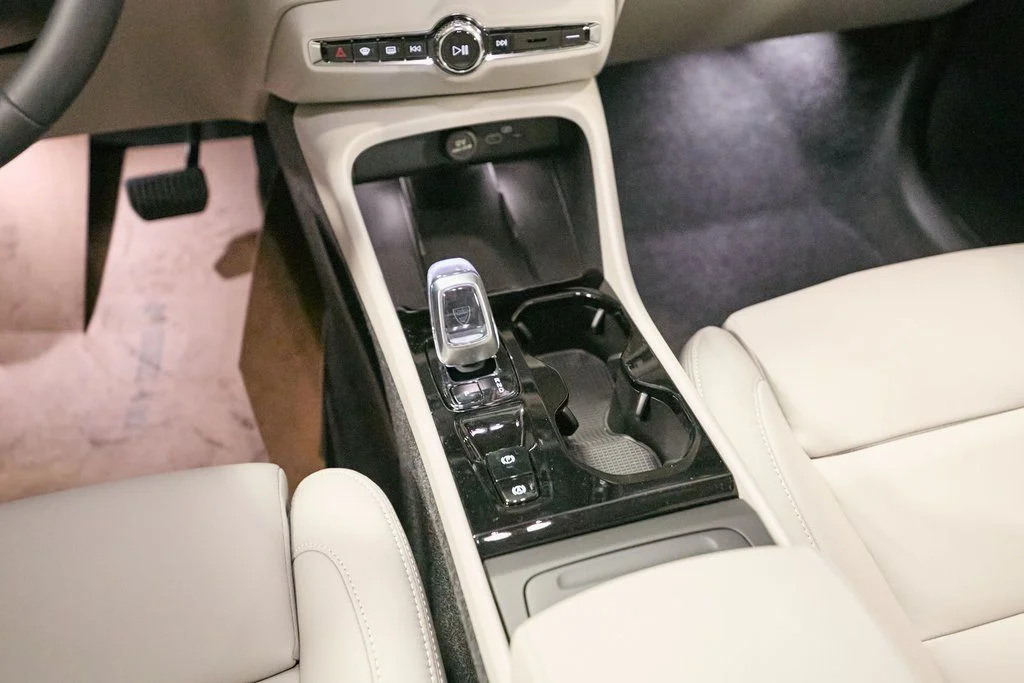 2026 Volvo XC40 Plus - Photo 20