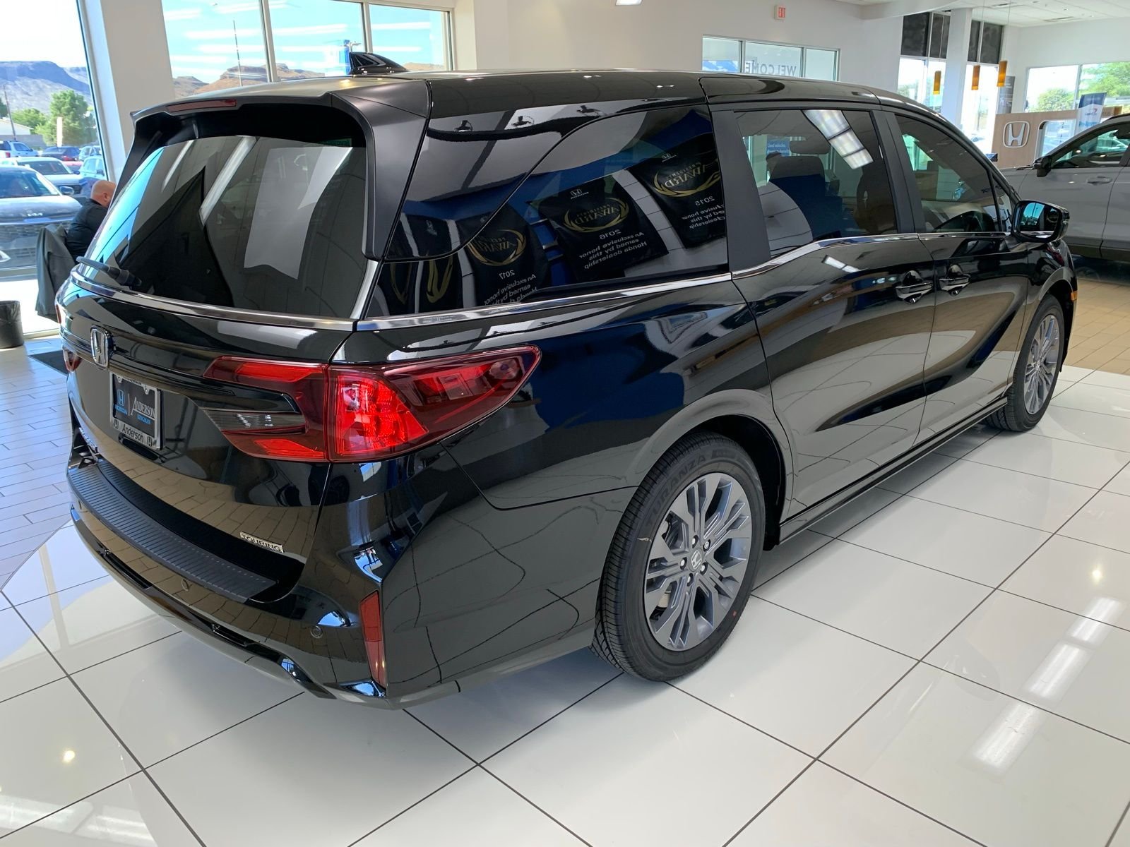 2026 Honda Odyssey Touring - Photo 3