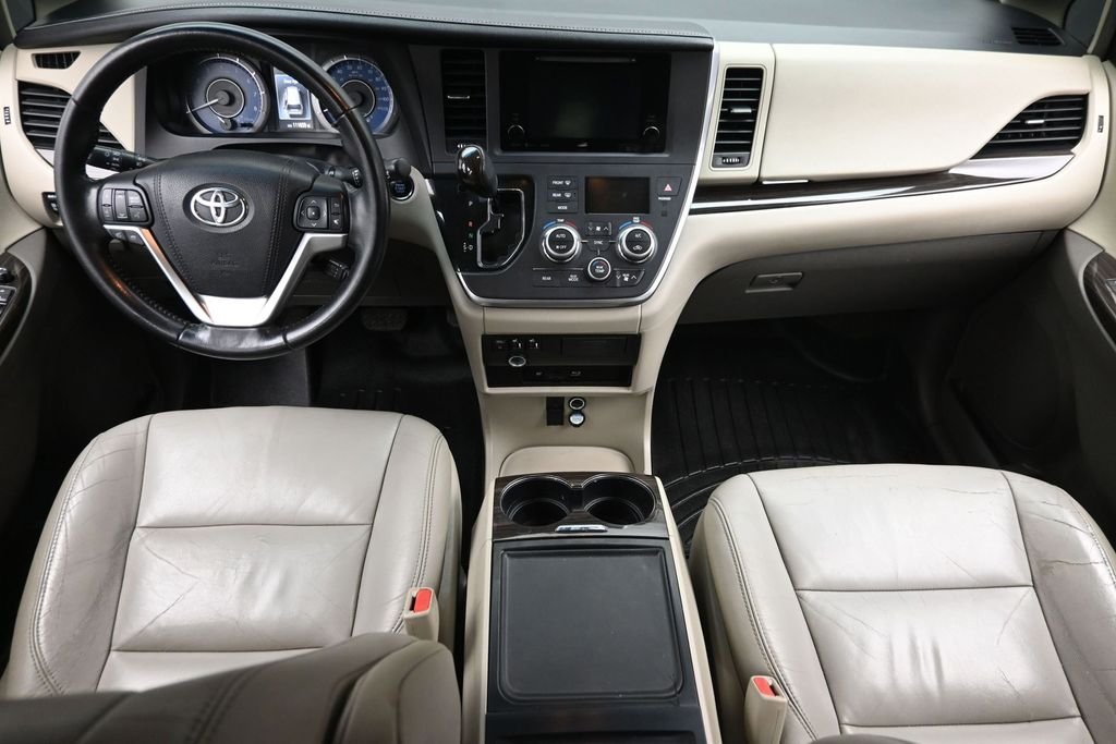 Used 2016  Toyota XLE Premium image 16