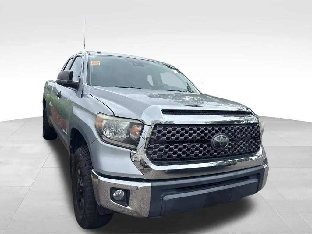 Used 2019 Silver Toyota SR5 image 5