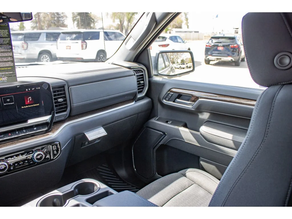 2026 GMC Sierra 1500 SLE - Photo 17