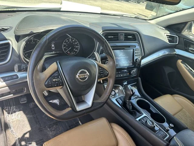 Used 2016 White Nissan SR image 15