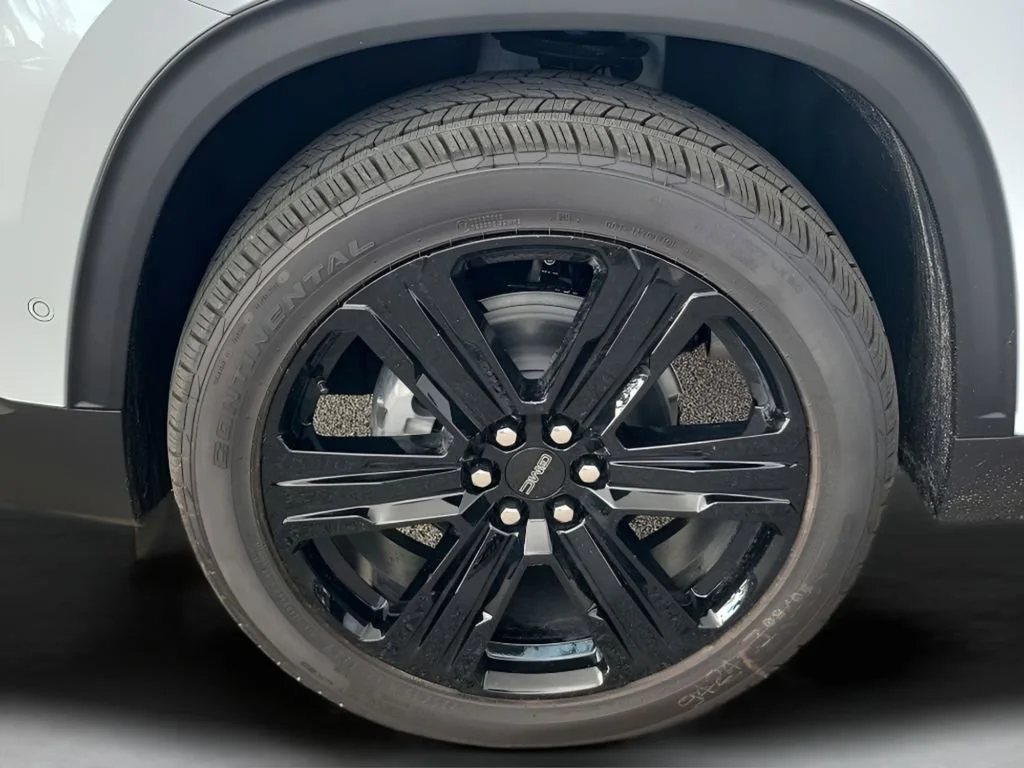 New 2026 Glacier White Tricoat GMC Elevation image 17