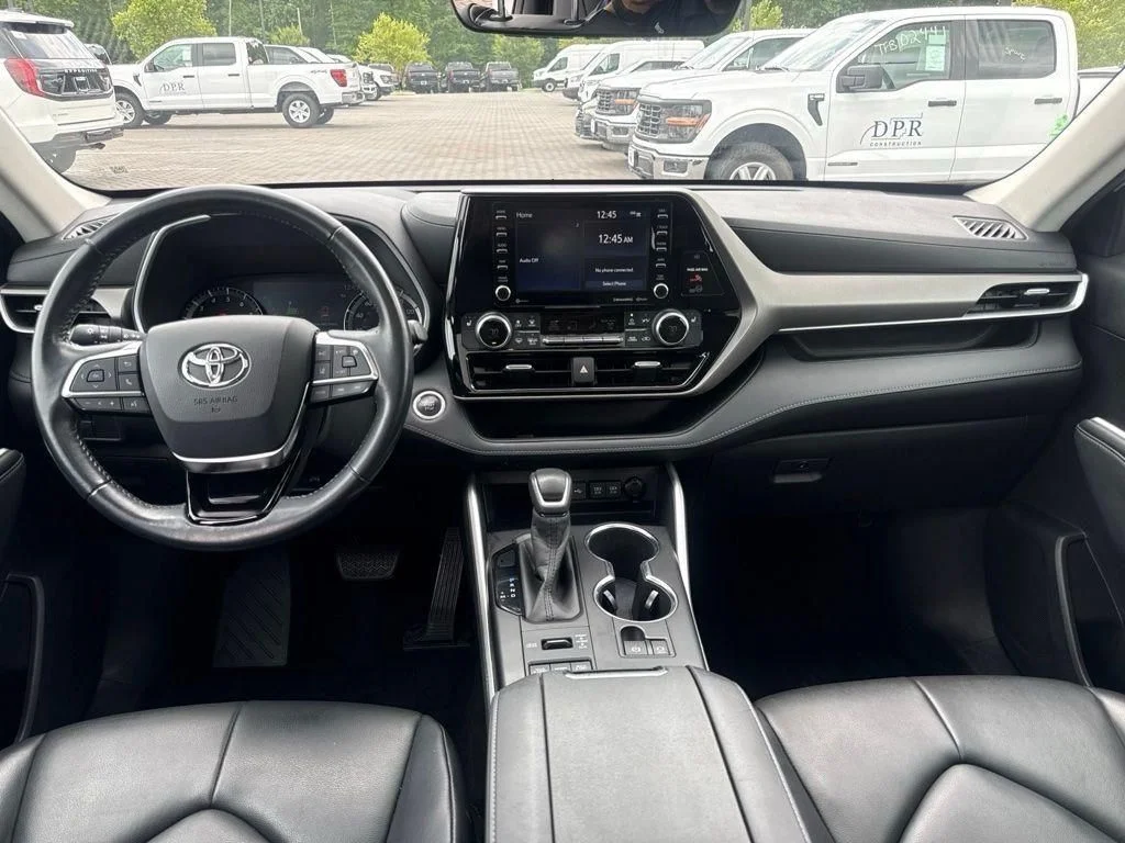 Used 2020 White Toyota XLE image 14