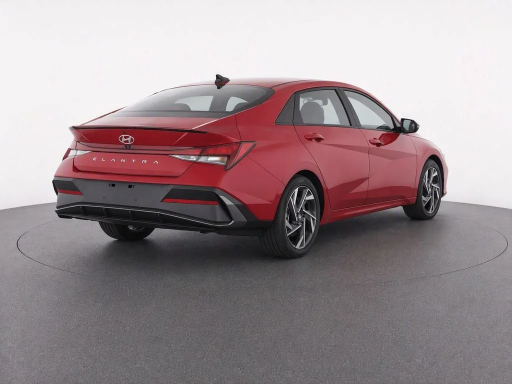 Used 2025 Red Hyundai SEL Sport image 3