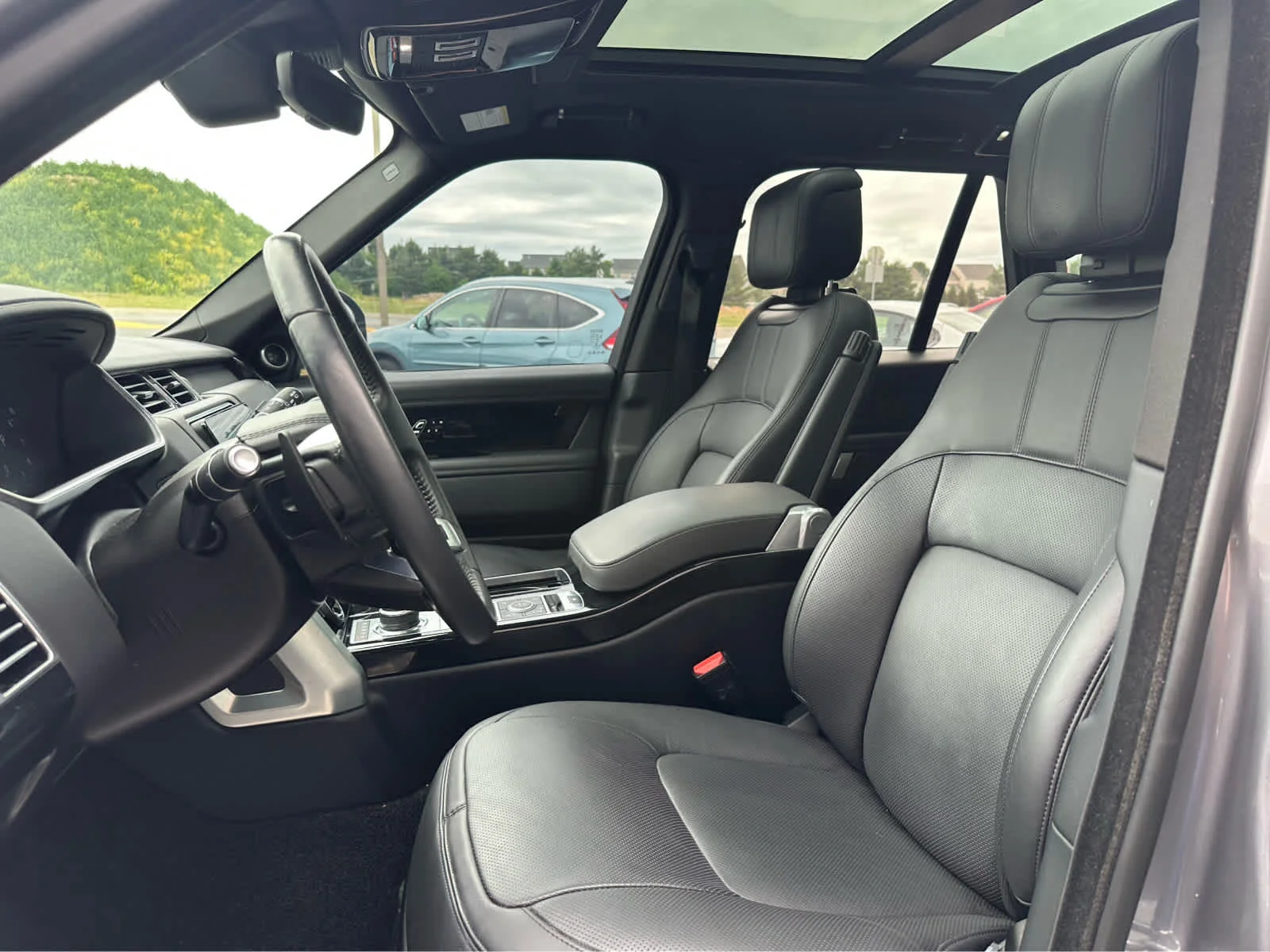 Used 2021 Eiger Grey Metallic Land Rover Westminster image 9