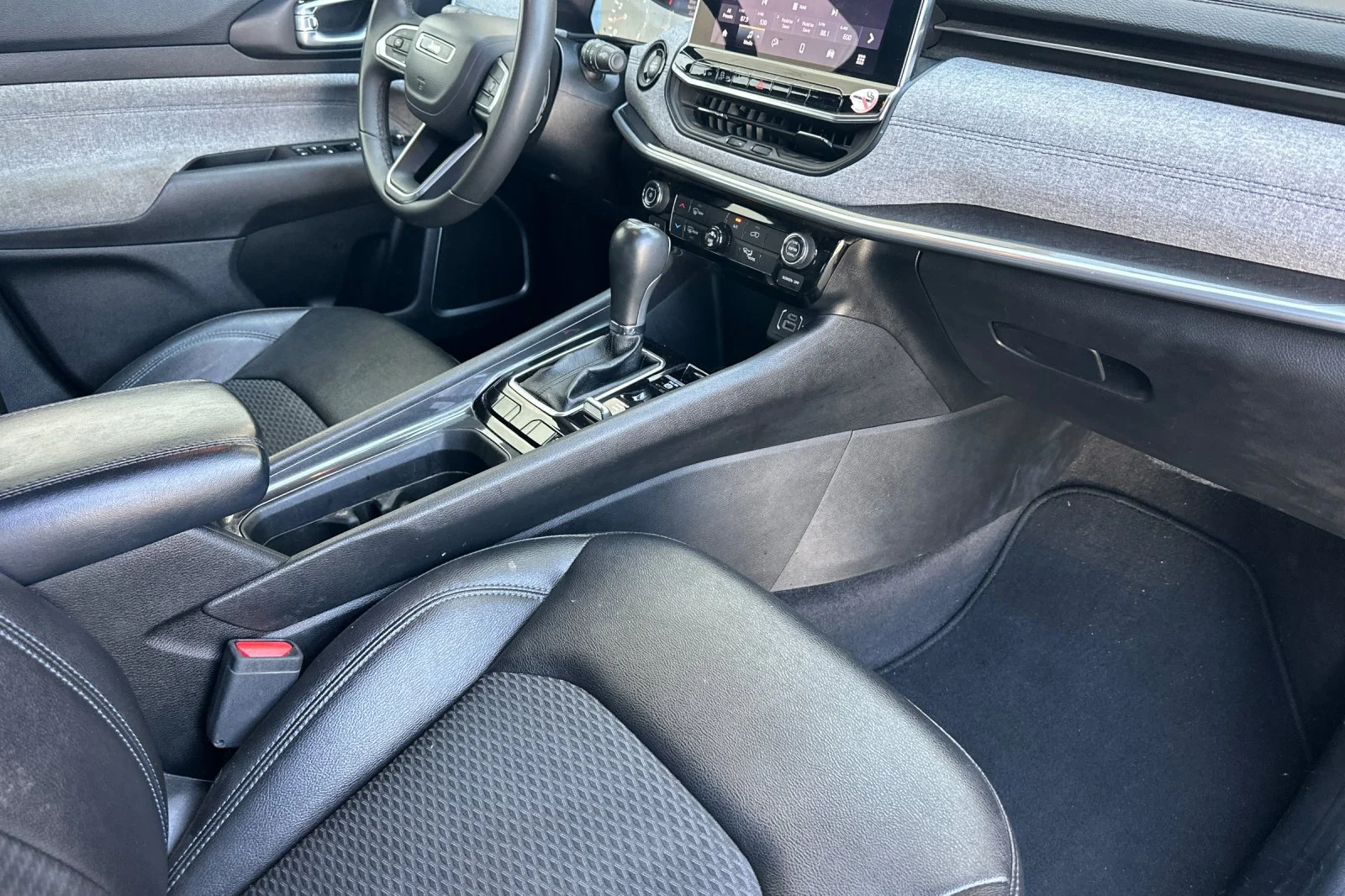 Used 2024 Gray Jeep Latitude image 16