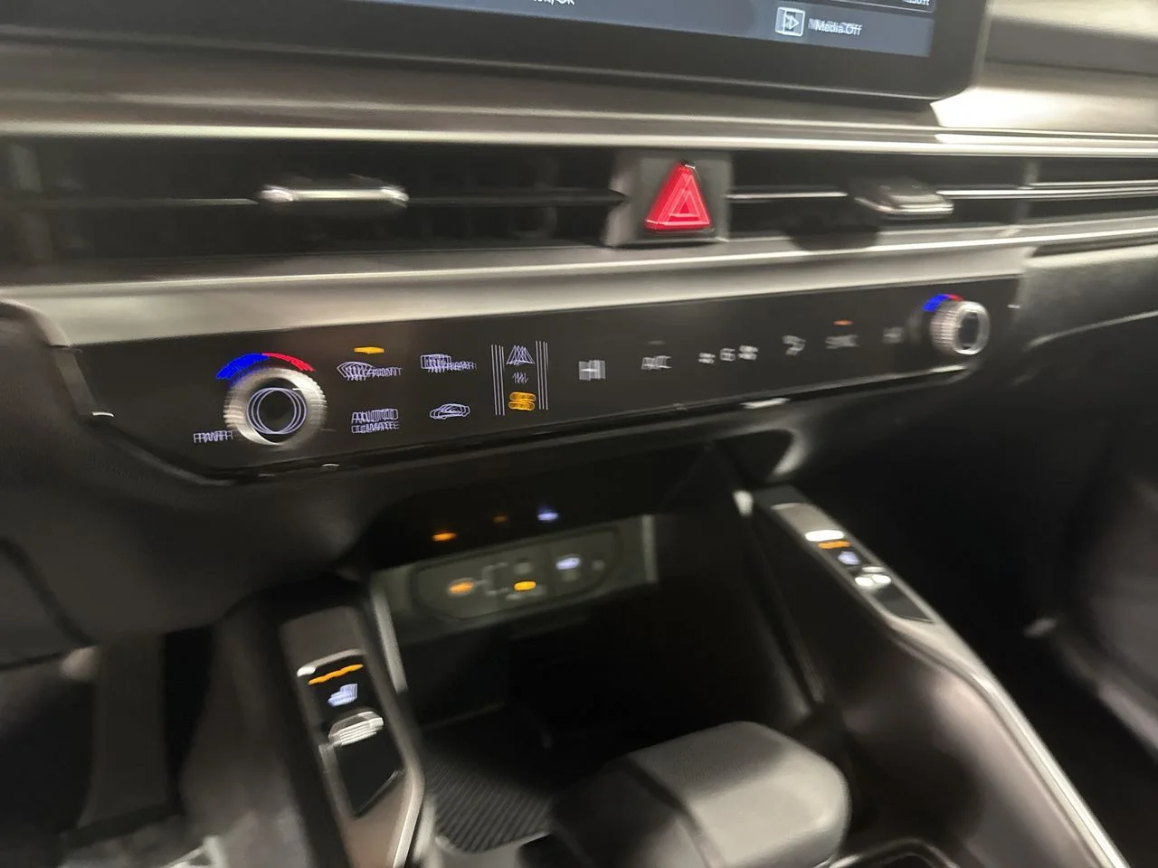 New 2026 Ivory Kia X-Line EX image 24