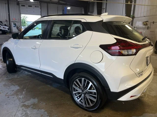 Used 2024 White Nissan SR image 3
