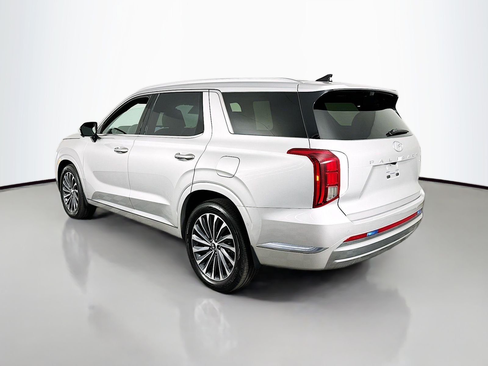 Used 2025 Silver Hyundai Calligraphy image 5