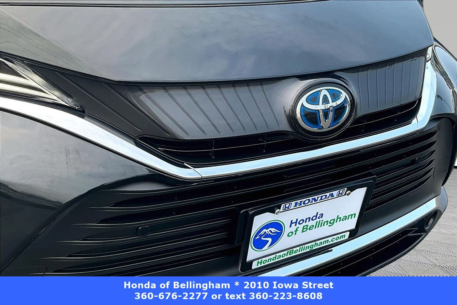 Used 2022 Celestial Black Toyota XLE image 27