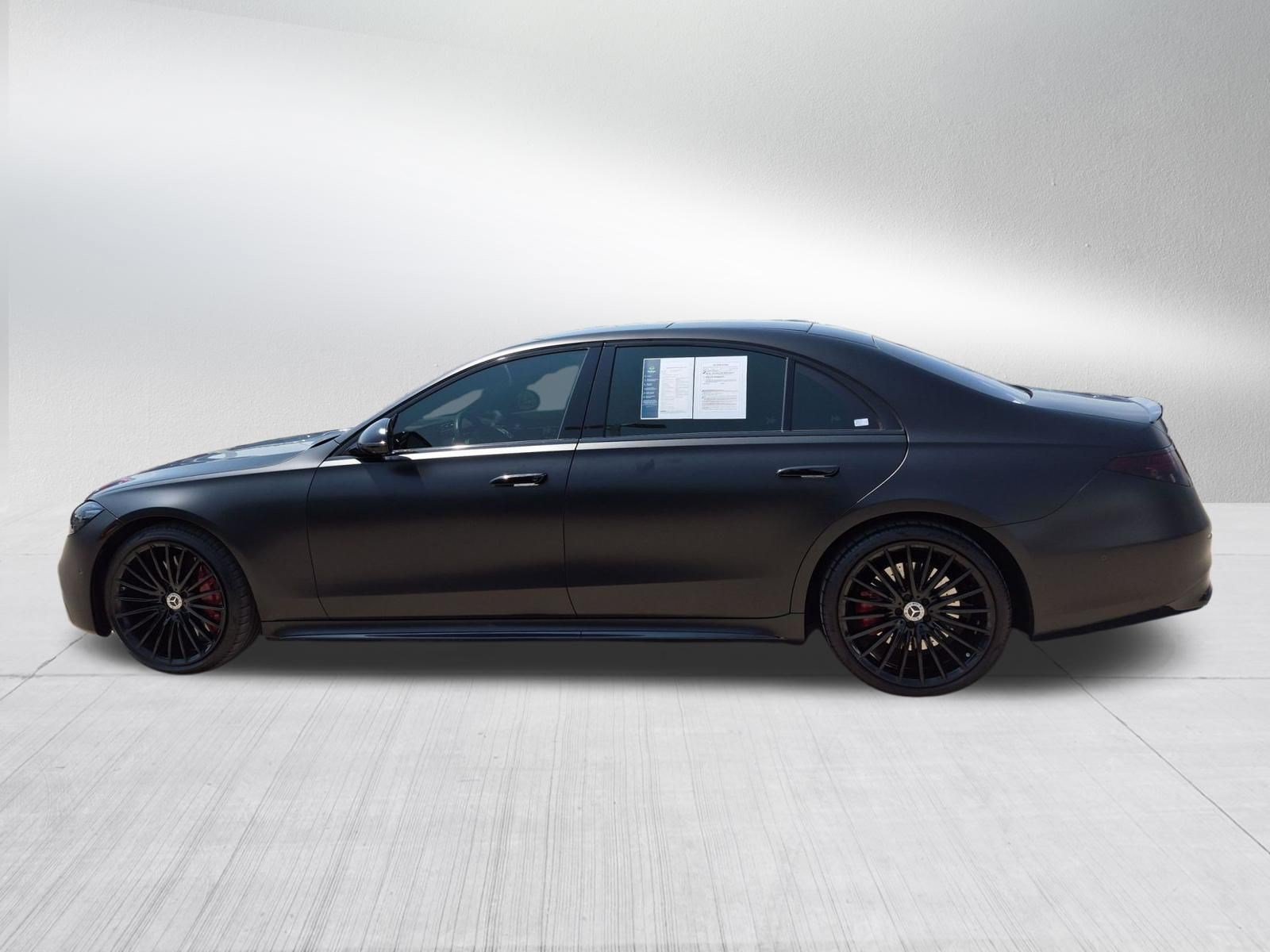 Used 2022 Black Mercedes-Benz 4MATIC® image 2