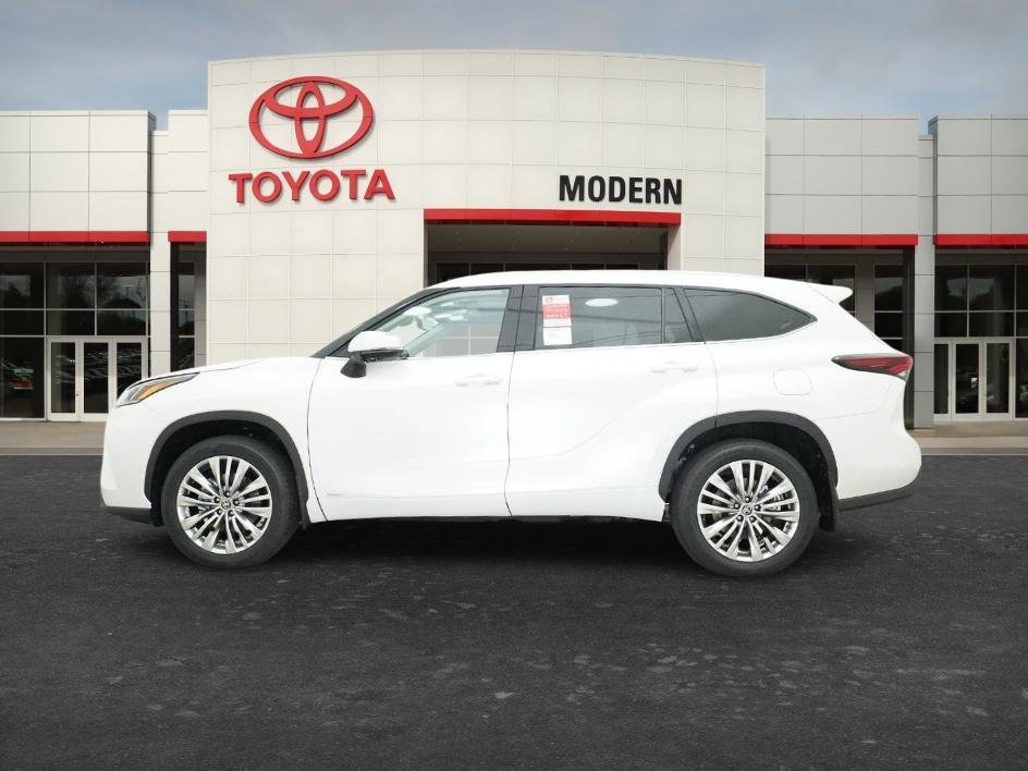 New 2026 Wind Chill Pearl Toyota Hybrid Platinum image 3