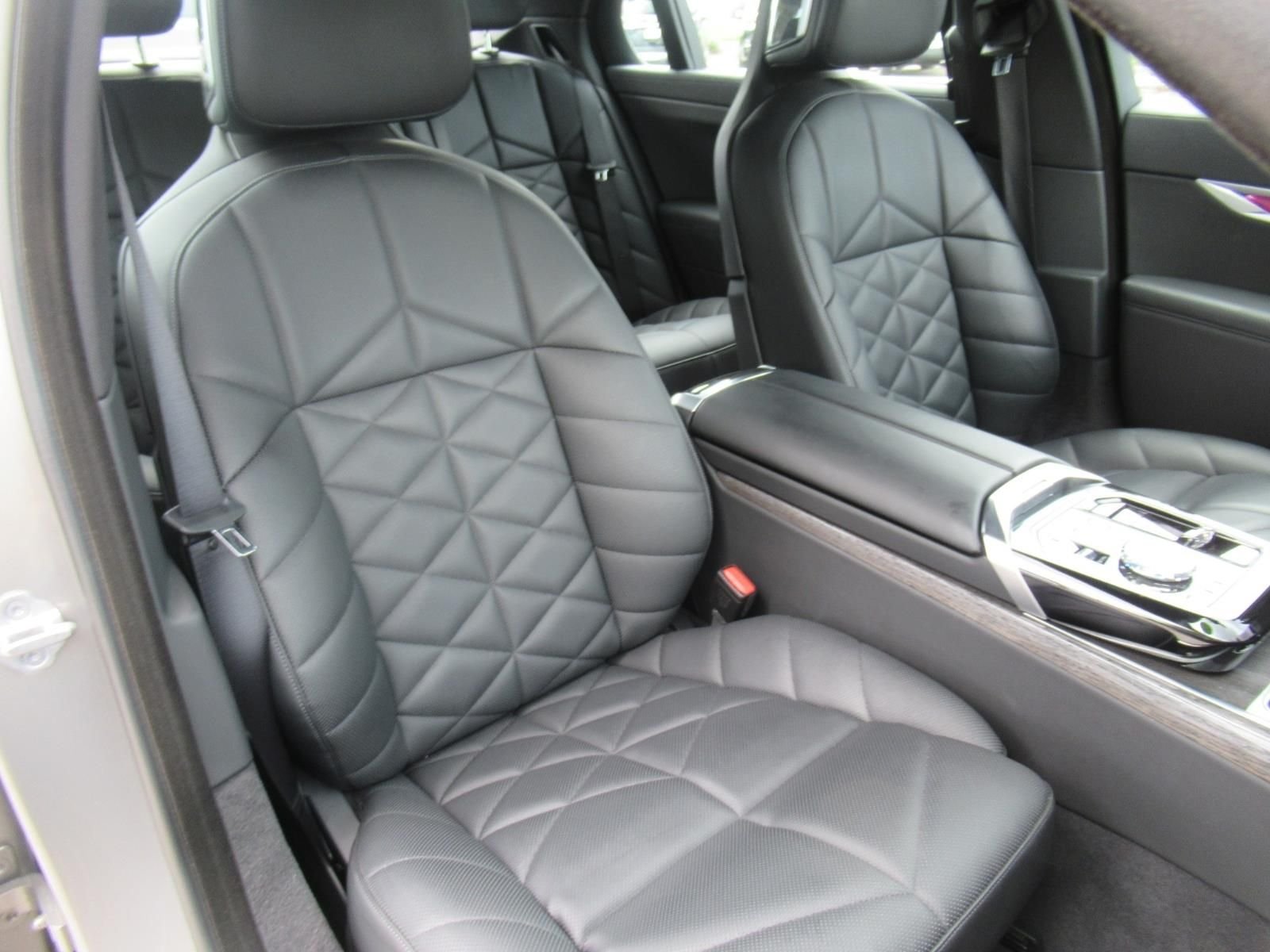 2023 BMW 7 Series 740i - Photo 9