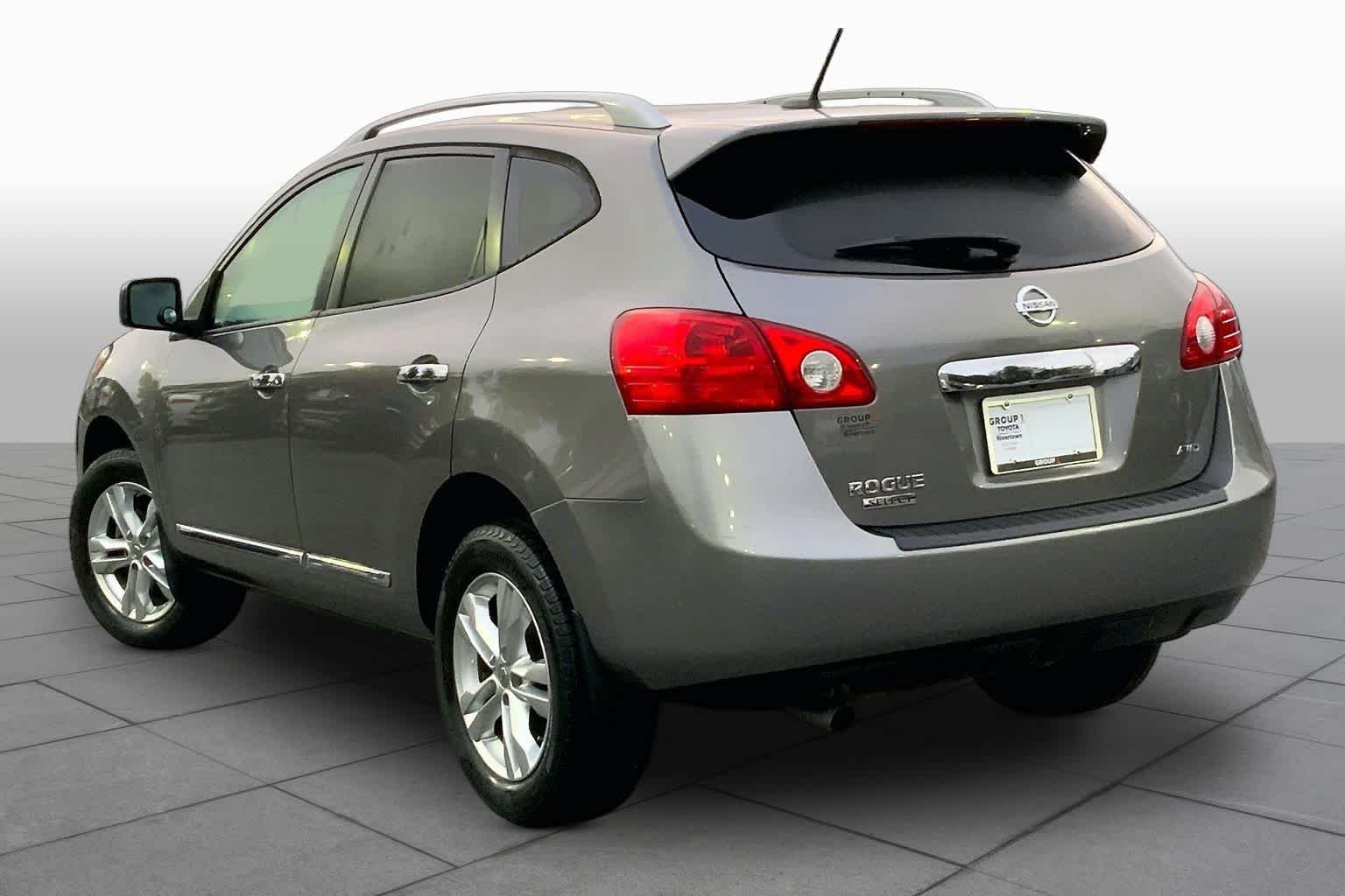 Used 2015 Platinum Graphite Nissan S image 12
