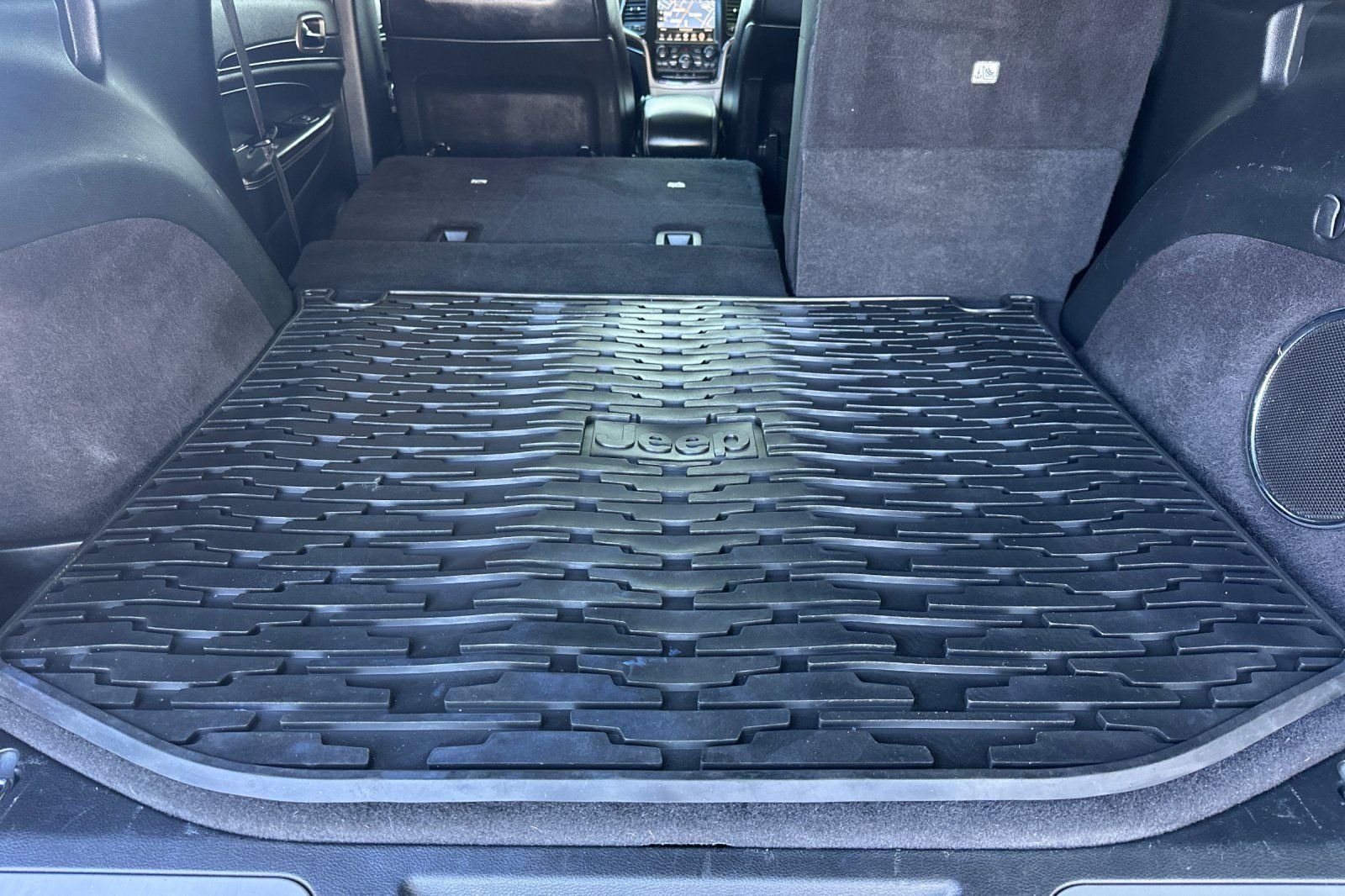 Used 2015 White Jeep Limited image 15