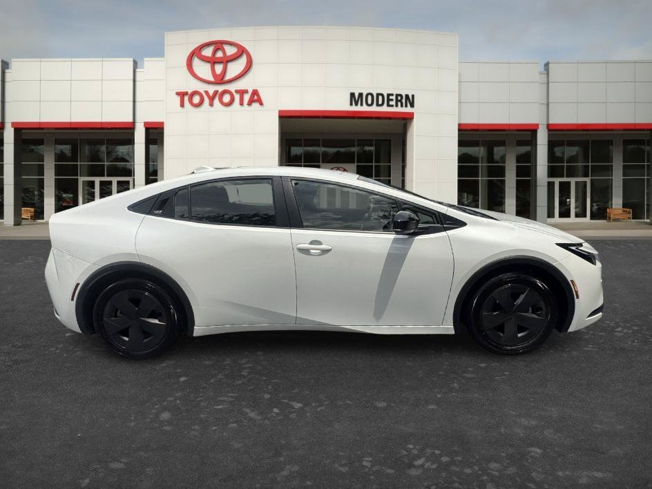 Used 2025 Wind Chill Pearl Toyota LE image 4