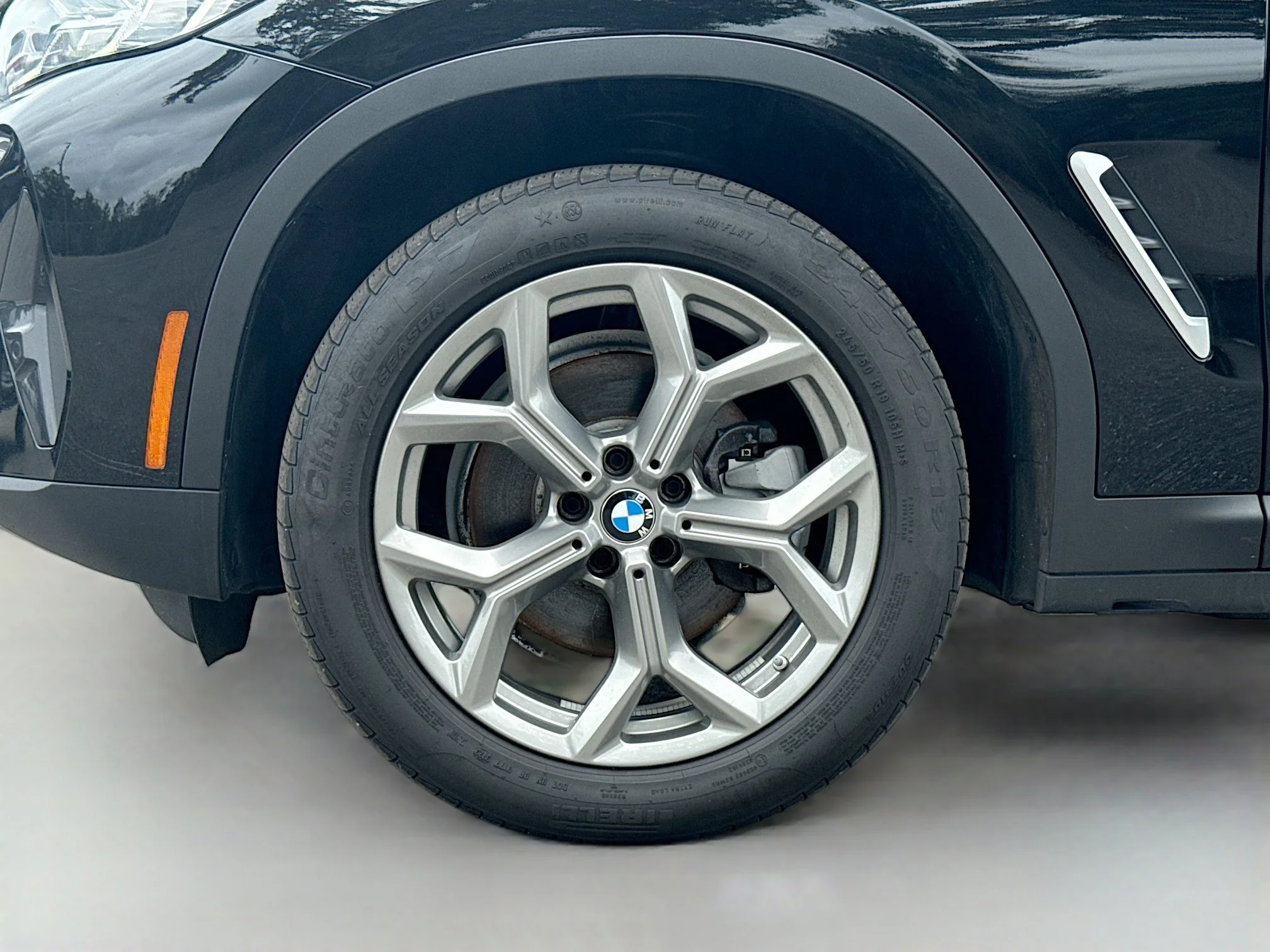 Used 2024 Black Sapphire Metallic BMW xDrive30i image 42