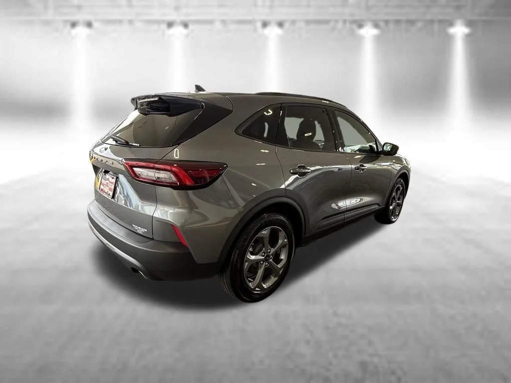 Used 2025 Gray Metallic Ford ST-Line image 4