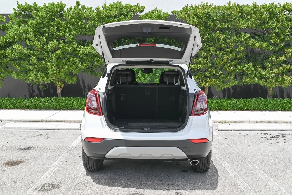 Used 2022 White Buick Preferred image 9