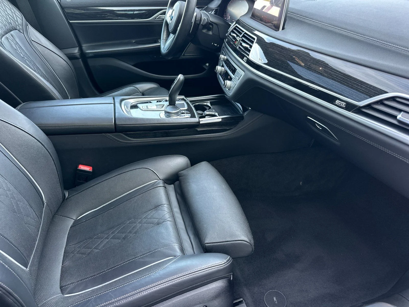 Used 2020 Alpine White BMW 750i xDrive image 14