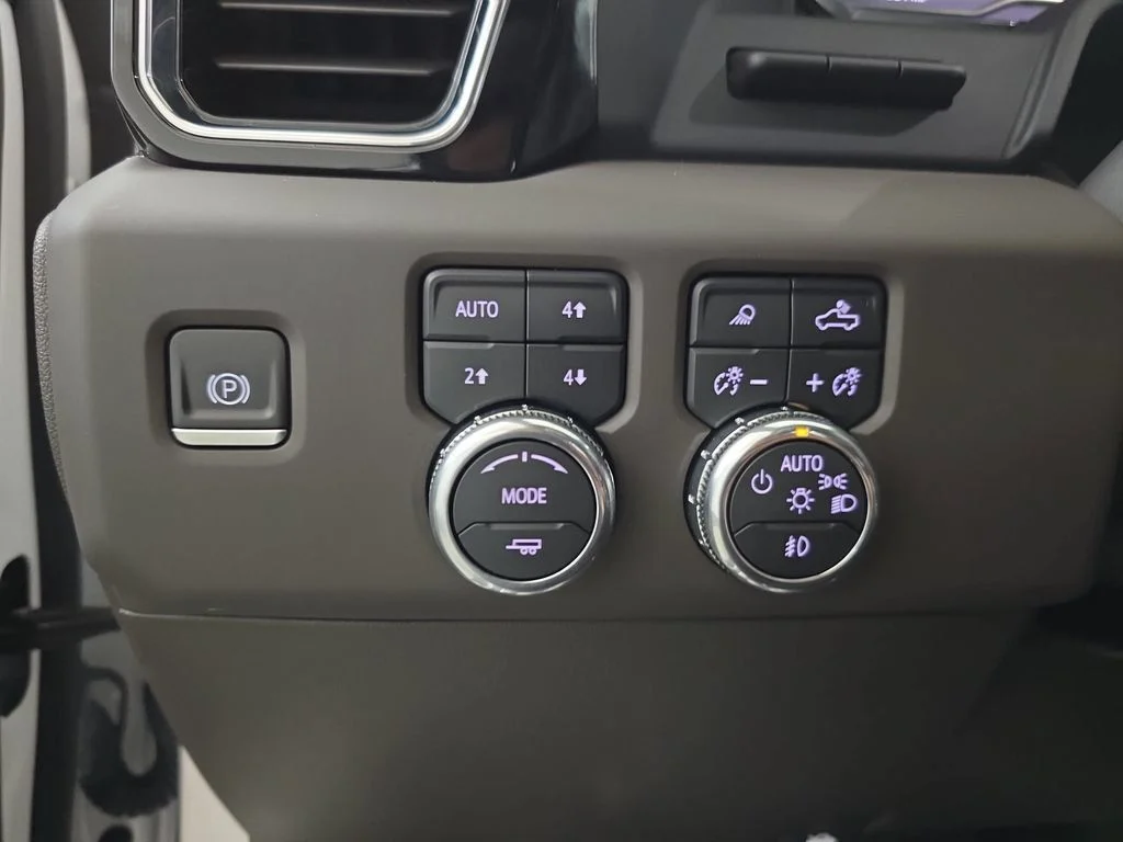 Used 2024 White GMC Denali image 26