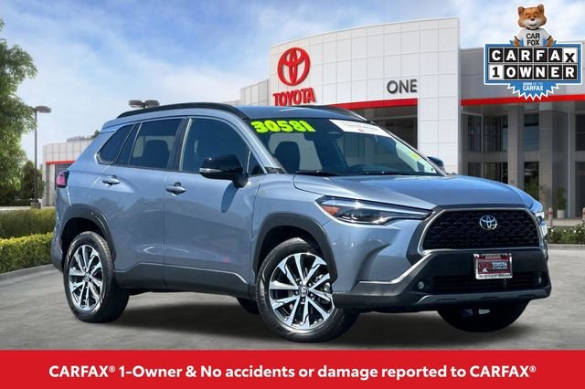 Used 2025  Toyota XLE image 2