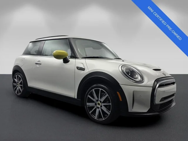 2024 MINI Cooper SE Electric Iconic