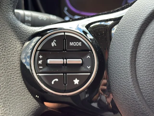 Used 2023 White Kia S image 16