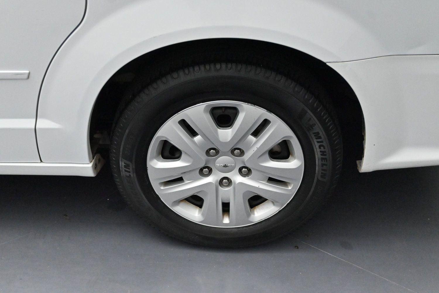 Used 2017 White Knuckle Clearcoat Dodge SE image 22