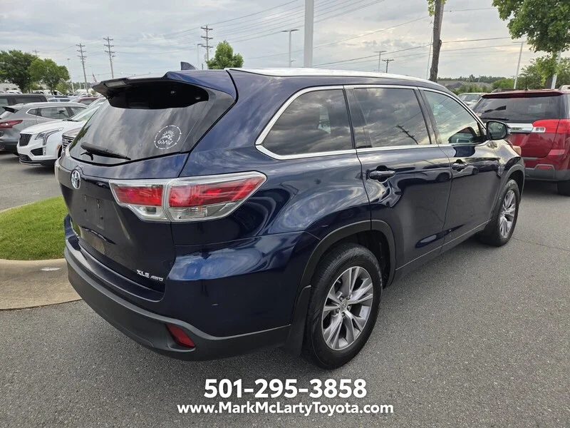 Used 2015 BLUE TOYOTA AWD 4DR V6 XLE image 10