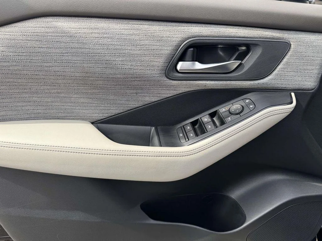 2023 Nissan Rogue SV - Photo 16