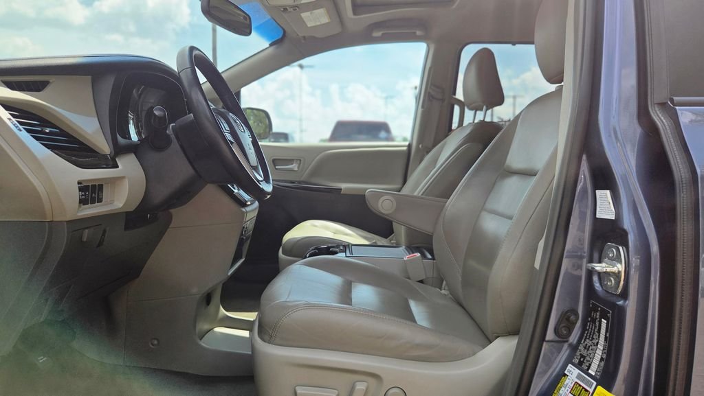 Used 2015 Blue Toyota XLE image 11