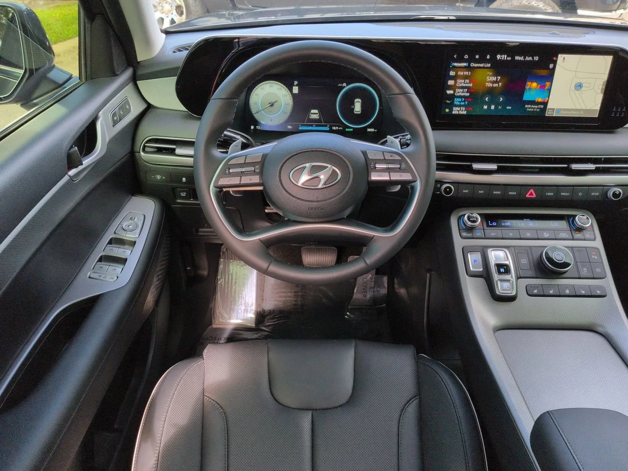 Used 2025 Gray Hyundai SEL Premium 7P image 15