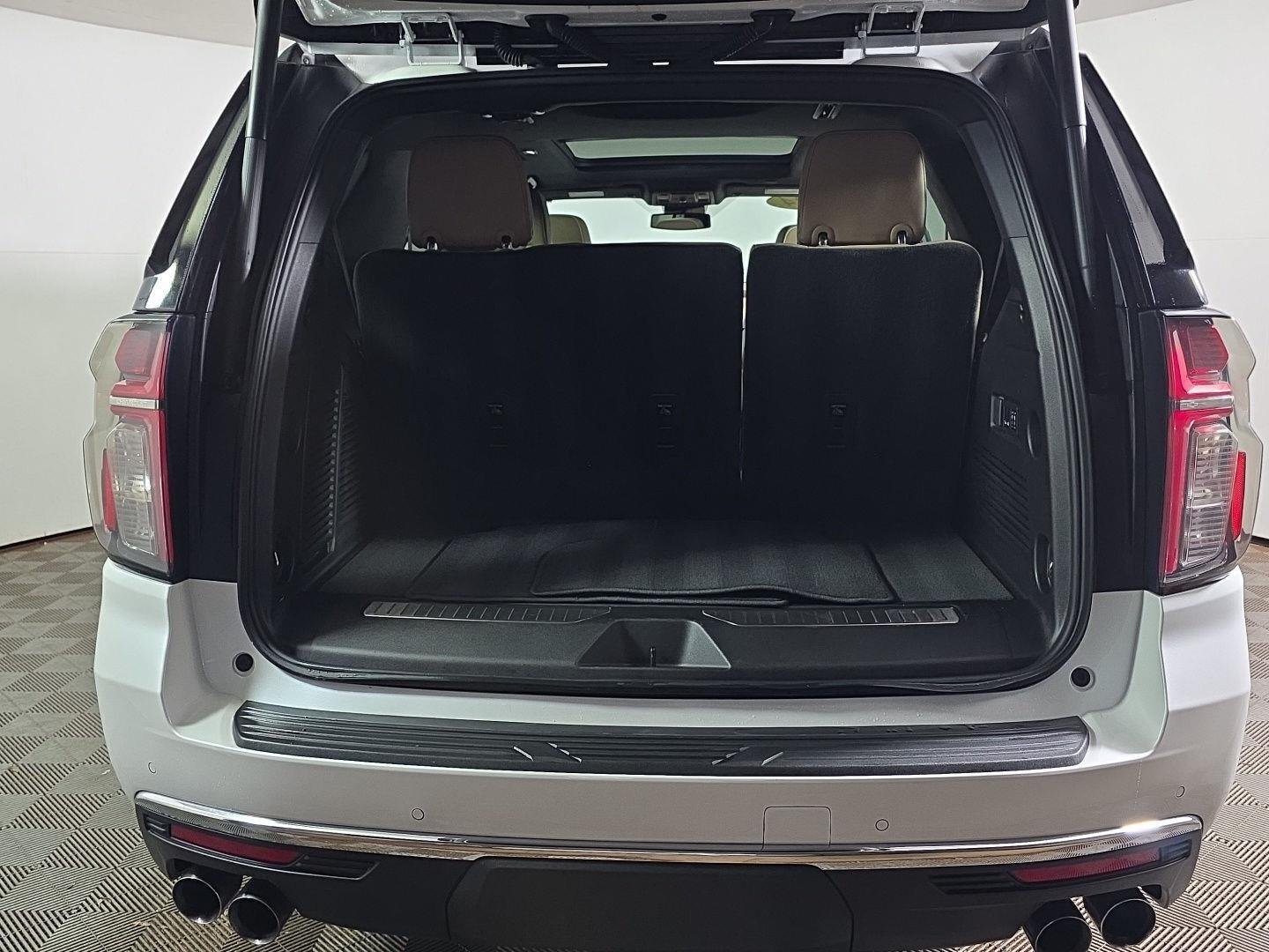 Used 2024 Iridescent Pearl Tricoat Chevrolet Premier image 3