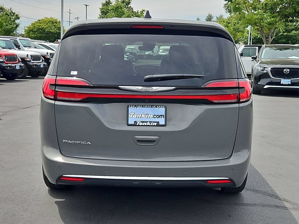 Used 2023 Ceramic Gray Clearcoat Chrysler Touring L image 5