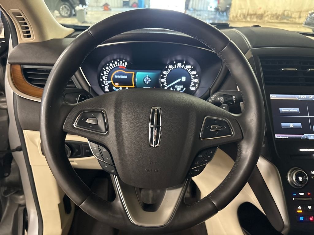 Used 2015 Silver Lincoln Base image 20