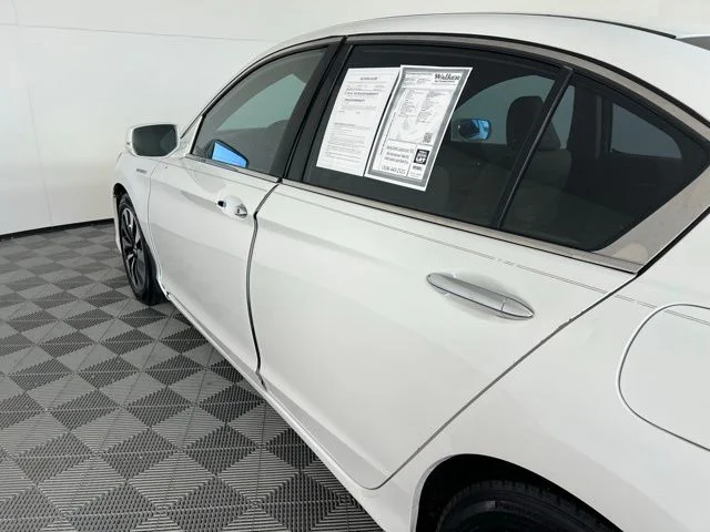 Used 2015 White Honda  image 10