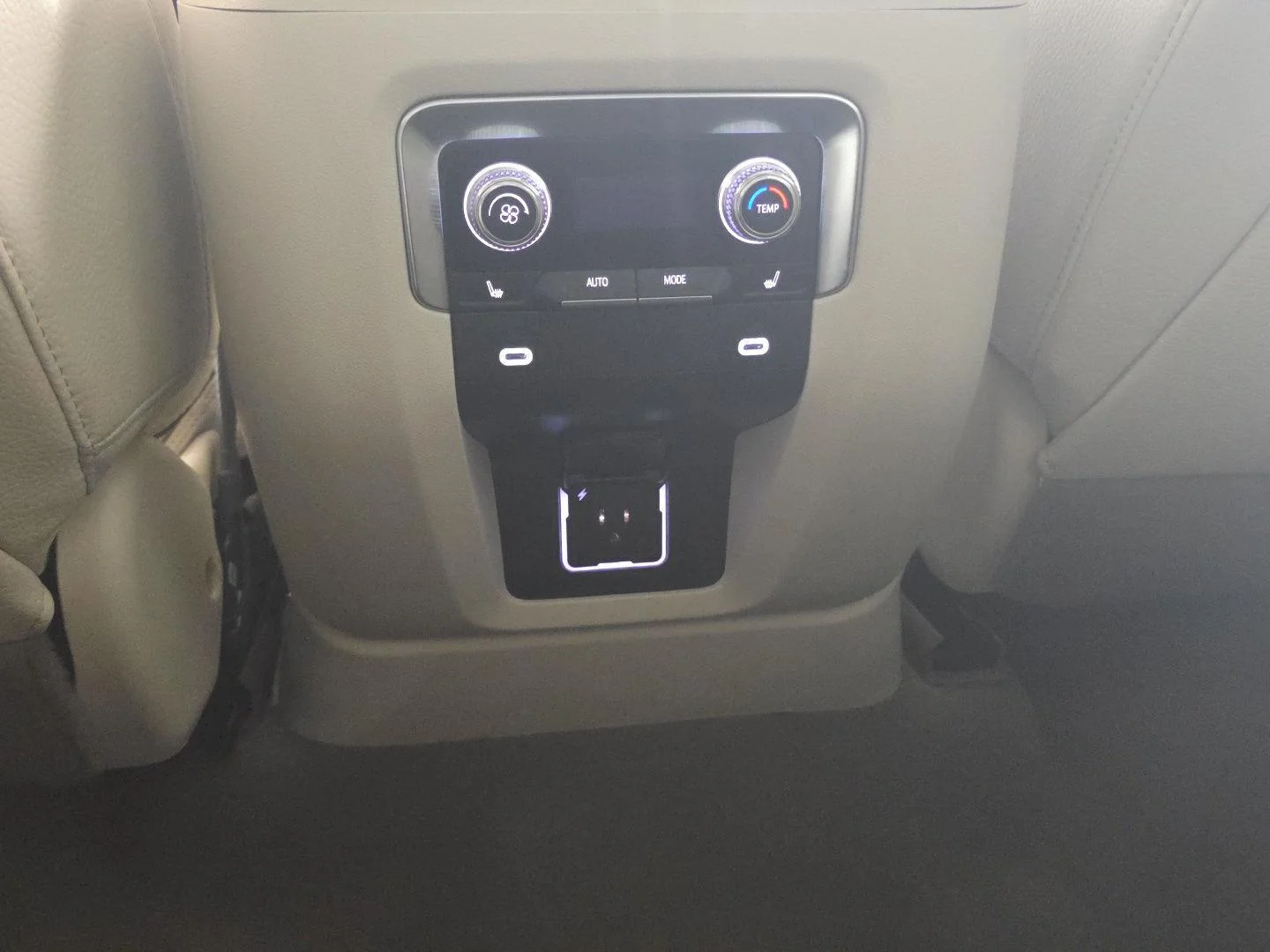 Used 2024 White Frost Tricoat GMC Denali image 33
