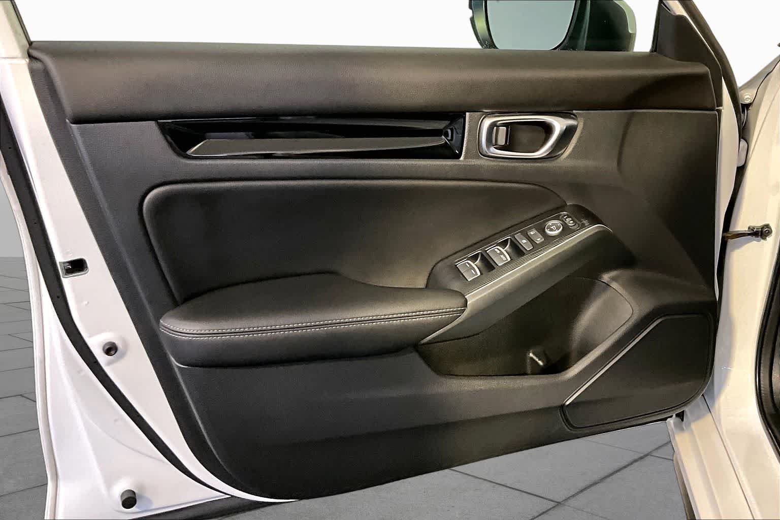 Used 2023 Platinum White Pearl Honda Sport Touring image 22