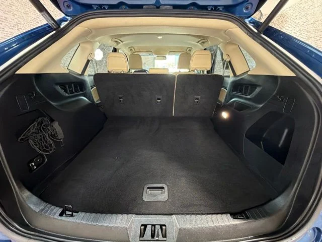 Used 2020 Atlas Blue Metallic Ford SEL image 13