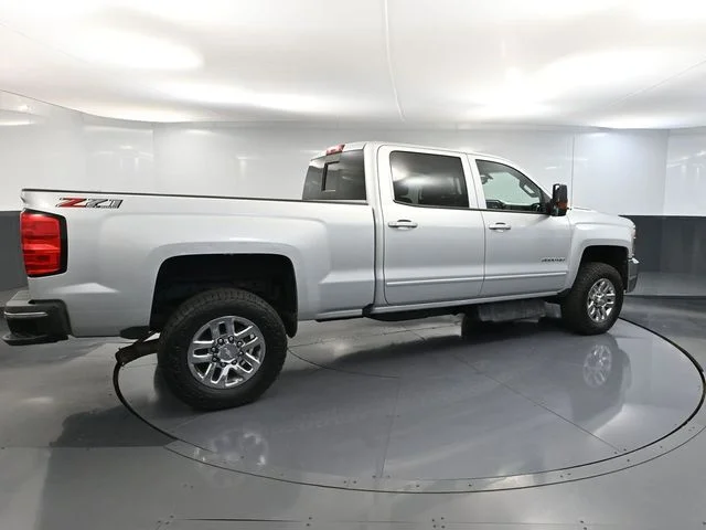 Used 2019 Silver Chevrolet LT image 4