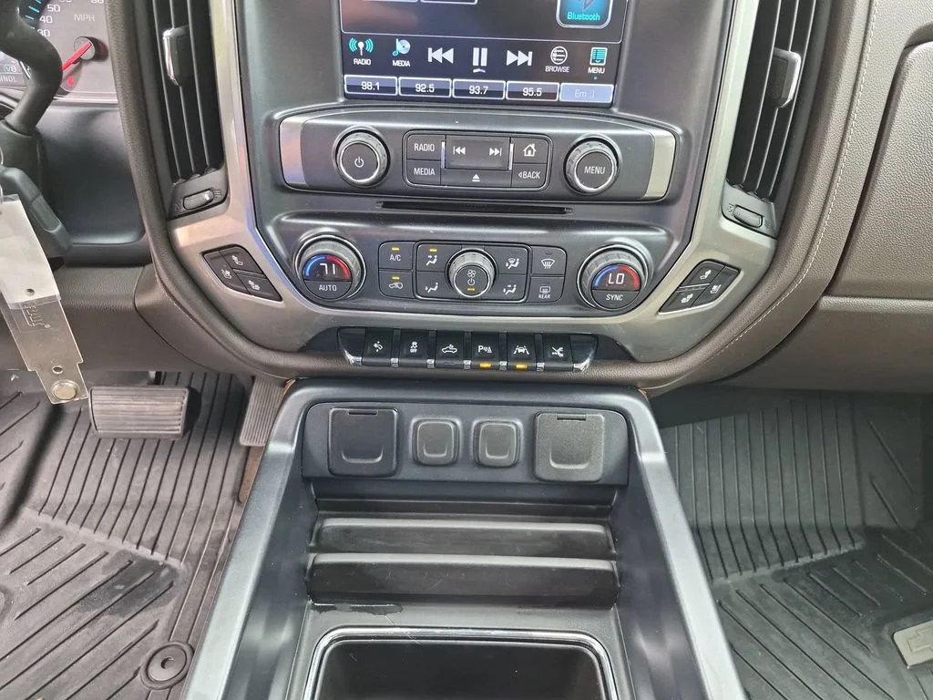 Used 2018 IRIDESCENT PEARL TRICOAT Chevrolet LTZ image 28