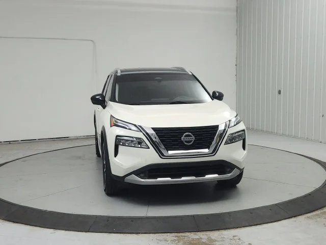 Used 2021 White Nissan Platinum image 3