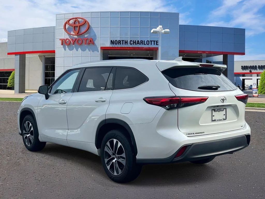 Used 2021 White Toyota XLE image 5