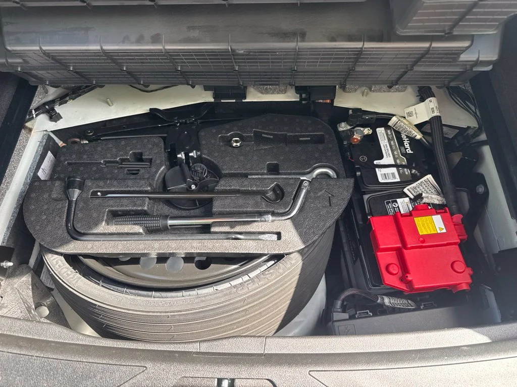 Used 2019 White Maserati Base image 27